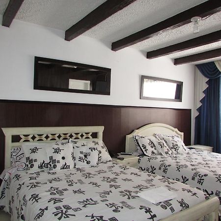 Casa De Huespedes Shalom Victoria Pension Bogota Buitenkant foto