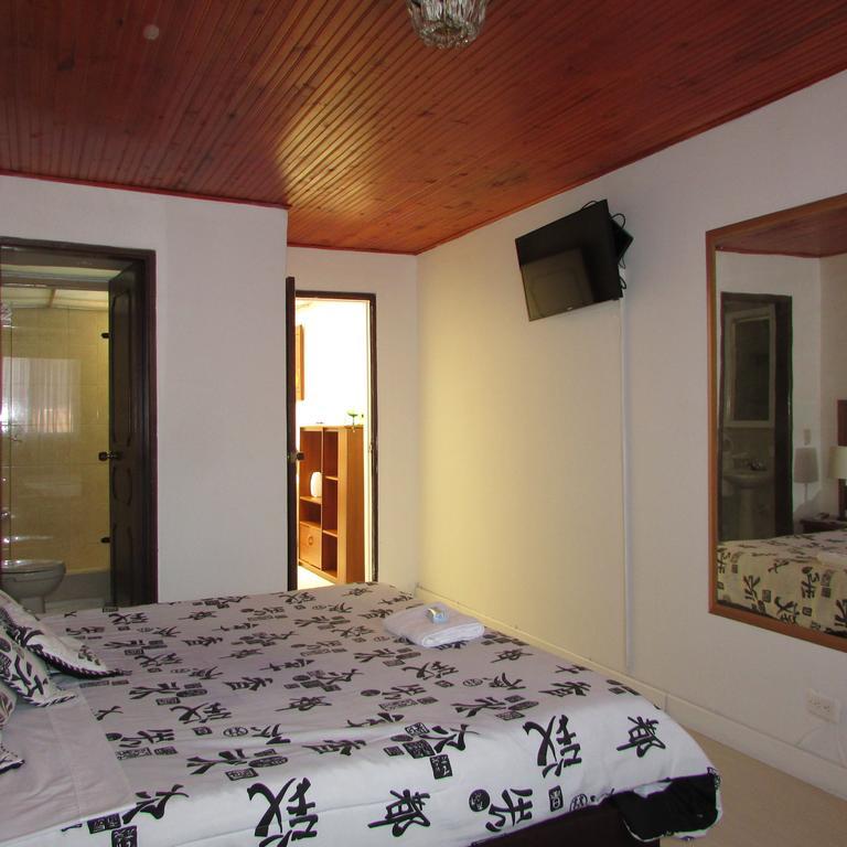 Casa De Huespedes Shalom Victoria Pension Bogota Buitenkant foto