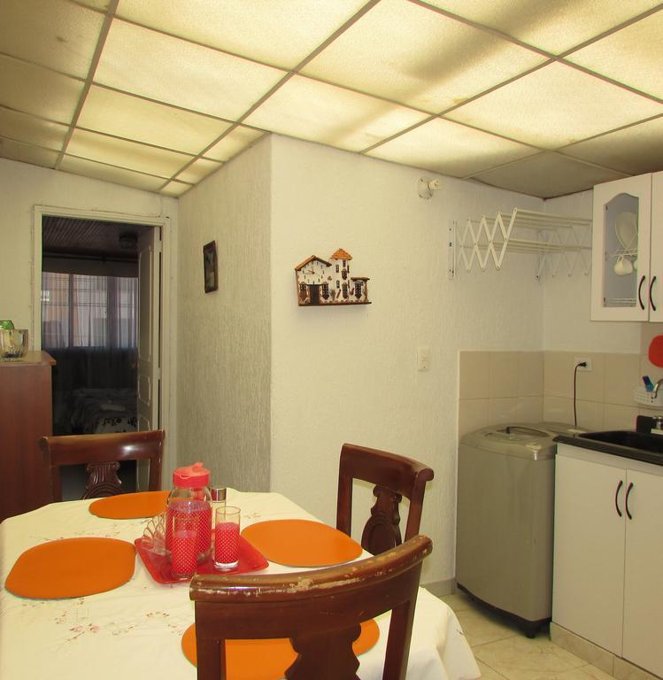 Casa De Huespedes Shalom Victoria Pension Bogota Buitenkant foto