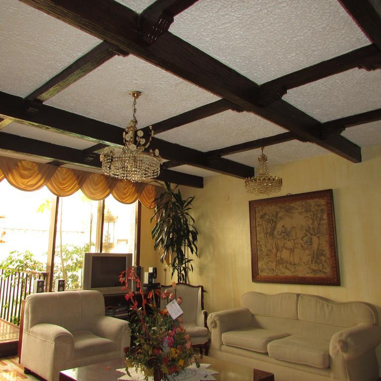 Casa De Huespedes Shalom Victoria Pension Bogota Buitenkant foto