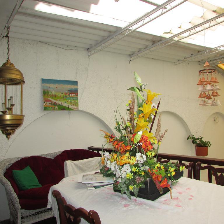 Casa De Huespedes Shalom Victoria Pension Bogota Buitenkant foto