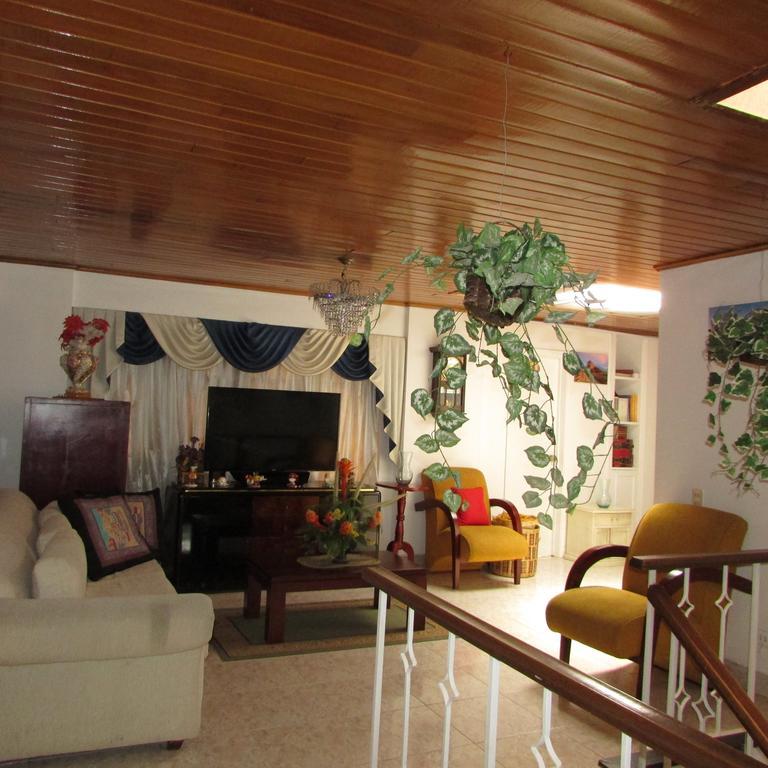 Casa De Huespedes Shalom Victoria Pension Bogota Buitenkant foto
