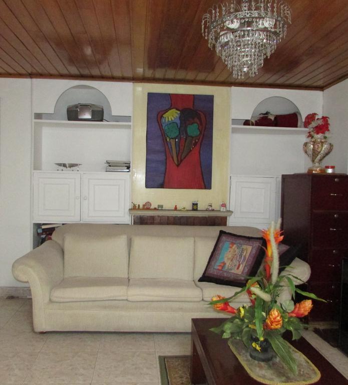 Casa De Huespedes Shalom Victoria Pension Bogota Buitenkant foto