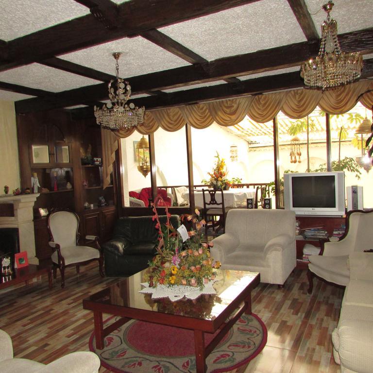 Casa De Huespedes Shalom Victoria Pension Bogota Buitenkant foto